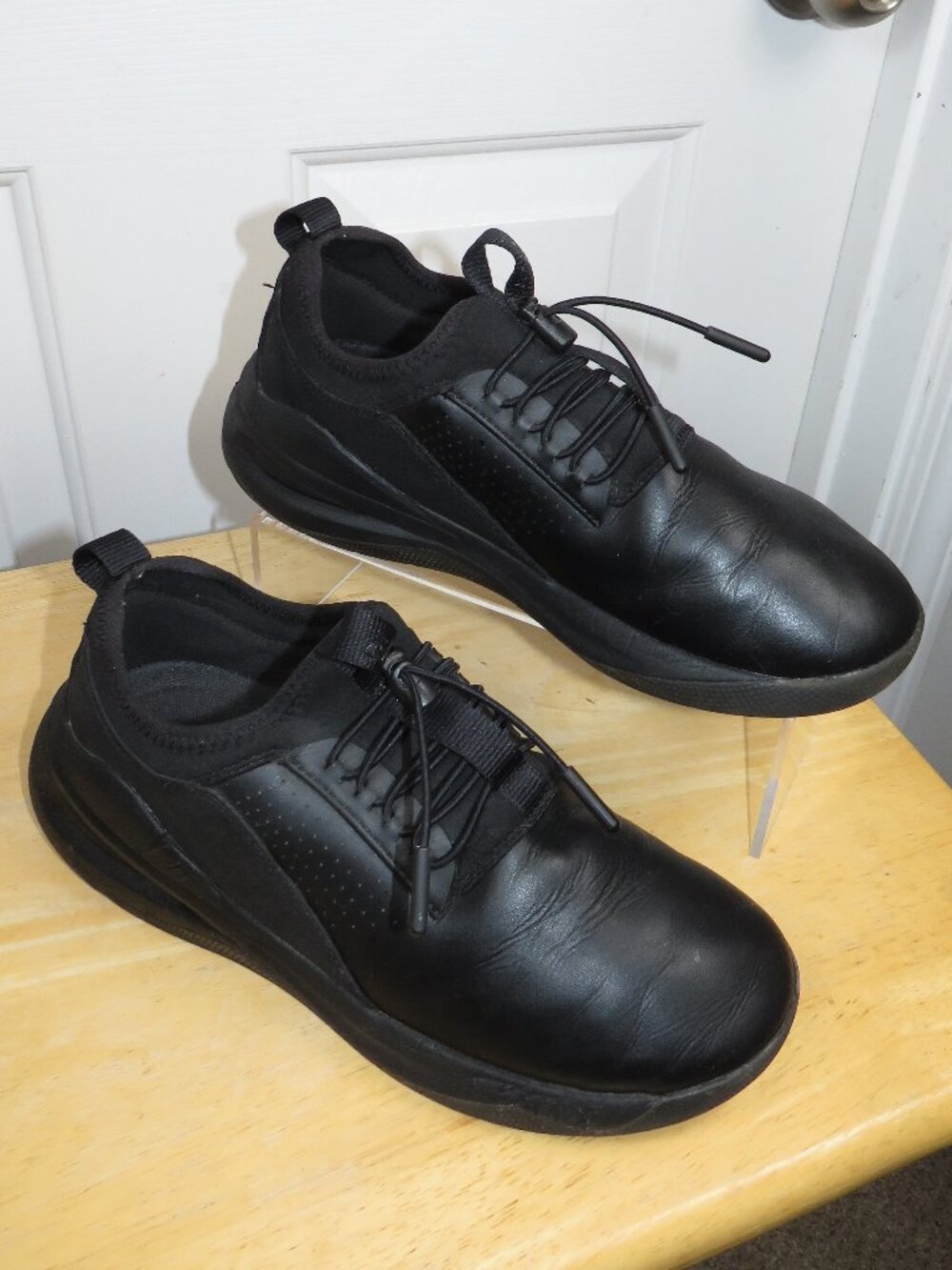 Clove Classic Nursing Shoes Women's Size 8 Comfort Sneakers Solid Black CL016